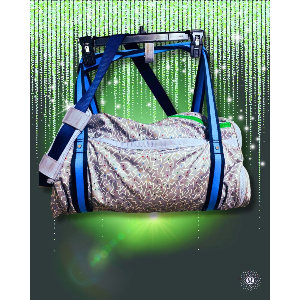Lululemon 2015 SeaWheeze High Mileage Duffel Gym Bag Rare Beetle Bug Print - Picture 2 of 8